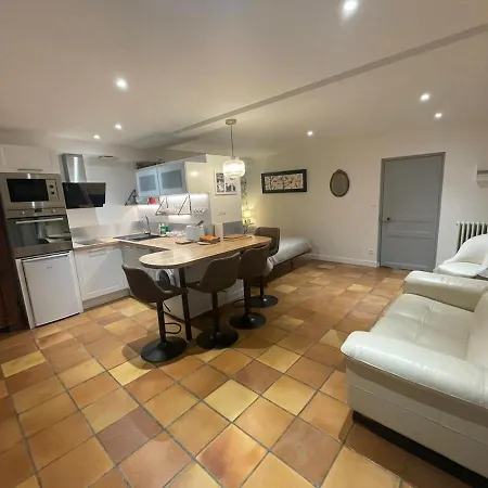 2 Personnes Proche Du Futuroscope Beaumont (Vienne)