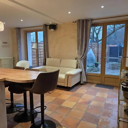 2 Personnes Proche Du Futuroscope *