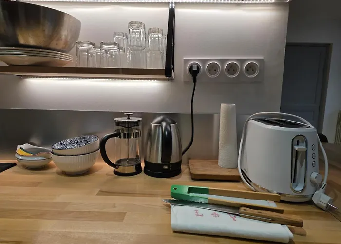 2 Personnes Proche Du Futuroscope *