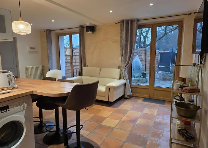 2 Personnes Proche Du Futuroscope *